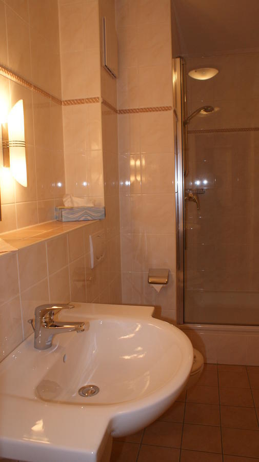 Landhotel Loenskrug Hellental 객실 사진